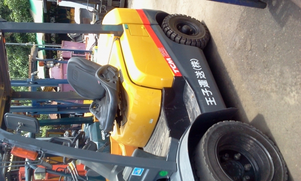 **FORKLIFT TCM 2.5 TON** **FORKLIFT TCM 2.5 TON**