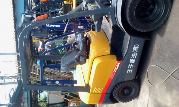**FORKLIFT TCM 2.5 TON** **FORKLIFT TCM 2.5 TON**