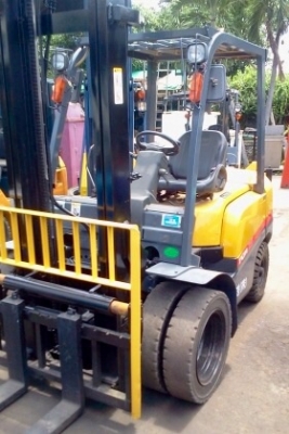 **FORKLIFT TCM 2.5 TON** **FORKLIFT TCM 2.5 TON**