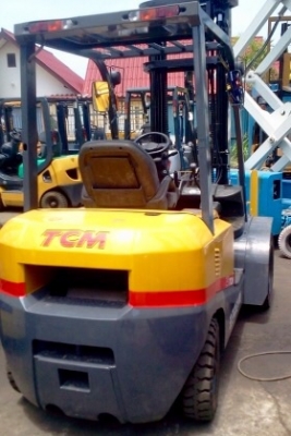 **FORKLIFT TCM 2.5 TON** **FORKLIFT TCM 2.5 TON**