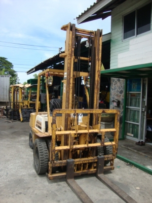 ขายรถโฟล์คลิฟท์ KOMATSU FD25-10 (รถนอกนำเข้า ยังไม่เคยใช้ในประเทศ 5,000 ชม. สภาพ 90\%) เครื่องยนต์ดีเซล เกียร์ธรรมดา เสาสูง 4 เมตร ฮิ้งโฟล์ค ล้อหน้าคู่ งา 1,070 มม. ขายรถโฟล์คลิฟท์ KOMATSU FD25-10 (รถนอกนำเข้า ยังไม่เคยใช้ในประเทศ 5,000 ชม. สภาพ 90\%) เครื่องยนต์ดีเซล เกียร์ธรรมดา เสาสูง 4 เมตร ฮิ้งโฟล์ค ล้อหน้าคู่ งา 1,070 มม.