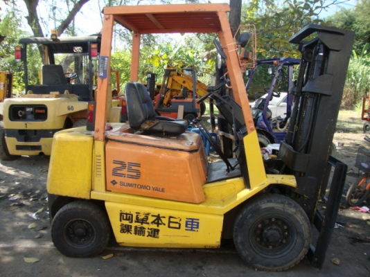ขายรถโฟล์คลิฟท์  SUMITOMO  FD25  (รถนอกนำเข้า สภาพสวย ) เครื่องยนต์ดีเซล  เกียร์ธรรมดา  เสาสูง  3 เมตร  งา 1,070  มม.  ยางลม
