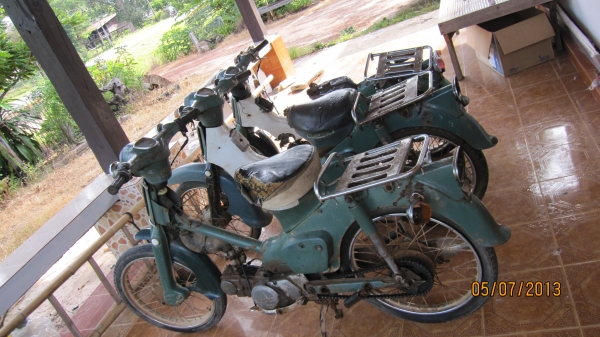 ด่วนๆๆชี50สภาพเดิมๆสวยๆตามรูปครับมาใหม่ๆครับขายตามตามสภาพครับส่งทั่วไทยสนใจโทร080-1696651ขายตามสภาพ เครื่องไม่ติดเล่มไม่มีครับรถยุอำนาจเจริญครับช้าอดหมดก่อนครับราคาต่อรองได้นิดน่อยครับ....ไม่รุจะได้มาอีกตอนไหนครับหายากแล้วครับ คันที่1 สภาพสมบูรณ์มากครับเค