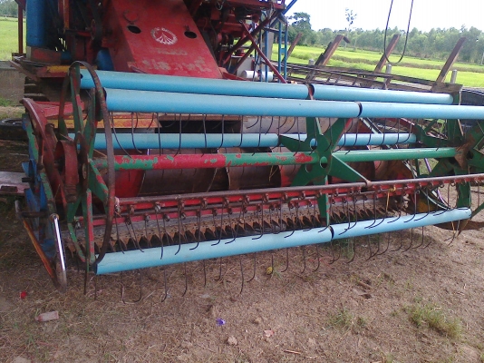 รถเกี่ยวเกษตรอุ้มพร้อมใช้งาน