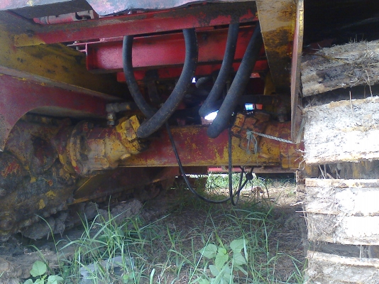 รถเกี่ยวเกษตรอุ้มพร้อมใช้งาน