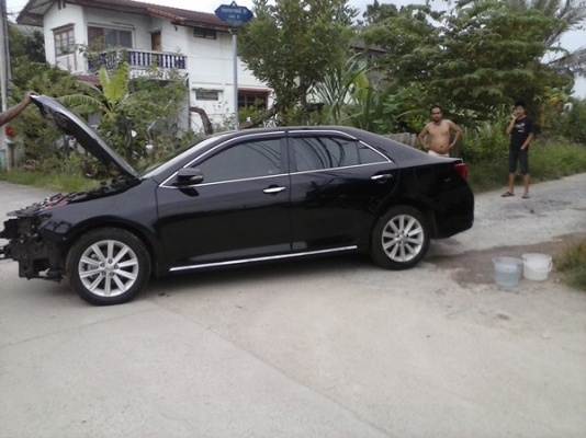 ขายรถอุบัติเหตุToyota Camry Hybrid โตโยต้า คัมรี่ ไฮบริด 2.5 HV Naviรุ่นท๊อปสุด ปี2013 รถเกือบป้ายแดง สีดำพร้อมเล่มทะเบียน..ราคาเบาๆๆ