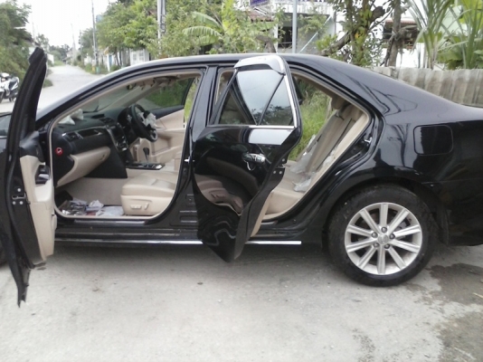 ขายรถอุบัติเหตุToyota Camry Hybrid โตโยต้า คัมรี่ ไฮบริด 2.5 HV Naviรุ่นท๊อปสุด ปี2013 รถเกือบป้ายแดง สีดำพร้อมเล่มทะเบียน..ราคาเบาๆๆ