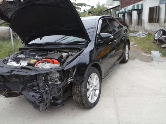 ขายรถอุบัติเหตุToyota Camry Hybrid โตโยต้า คัมรี่ ไฮบริด 2.5 HV Naviรุ่นท๊อปสุด ปี2013 รถเกือบป้ายแดง สีดำพร้อมเล่มทะเบียน..ราคาเบาๆๆ