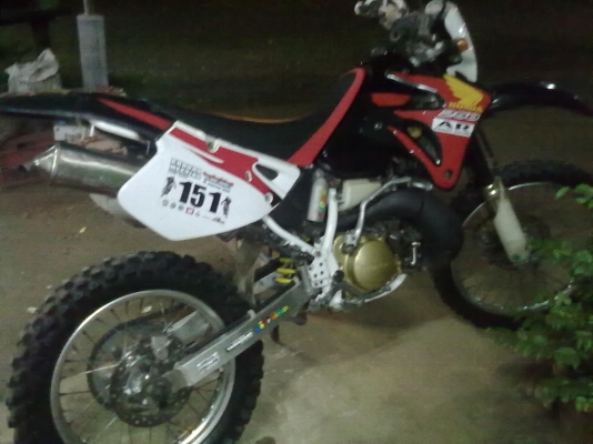 ขายcrm250 อยากซื้อเท่าไรว่ามา ขายได้ขายเลยหรือ แลกอาวุธปืน มีชนิดไหนเสนอมาส่วนต่างคุยกัน