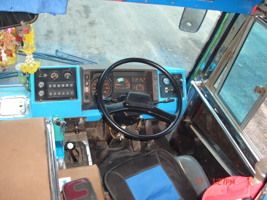 ขายรถบัสยีห้อ benz สภาพสวยสนใจ ติตต่อ คุณเรียบเจ้าของรถ 0872136595,0895755455