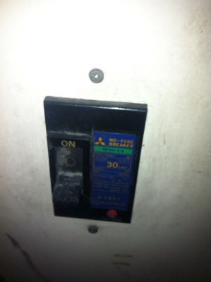 ขายหม้อแปลงไฟ ขนาดใหญ่ 220 V. เป็น 12 V.  เหมาะมากครับกับรถเครื่องเสียง