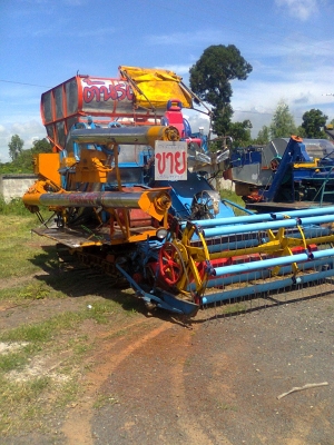 ขายรถเกี่ยวข้าวศักดิ์พัฒนาอุ้ม2.5ตัน