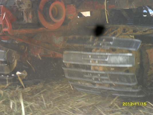 ขายรถเกี่ยวข้าวน.เจริญการช่างรองกระสอบเครื่อง6HE1