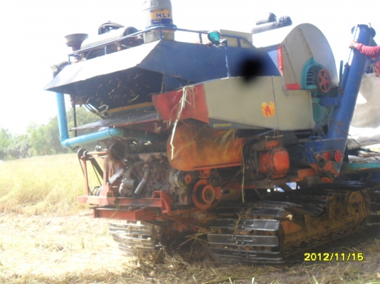 ขายรถเกี่ยวข้าวน.เจริญการช่างรองกระสอบเครื่อง6HE1