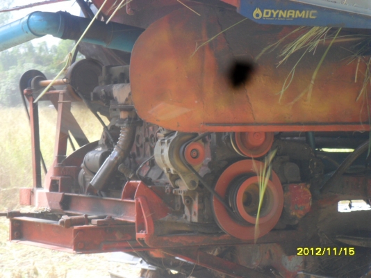 ขายรถเกี่ยวข้าวน.เจริญการช่างรองกระสอบเครื่อง6HE1