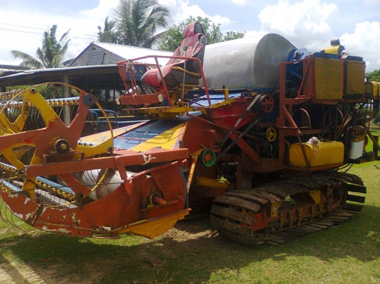 ขายรถเกี่ยวข้าววิชาญ การช่าง เครื่อง6HE1ช่วงล่าง10HTปั้ม22