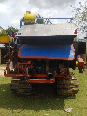 ขายรถเกี่ยวข้าววิชาญ การช่าง เครื่อง6HE1ช่วงล่าง10HTปั้ม22