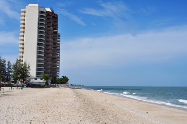 ขายที่ดิน 6-01-13 ไร่ ใกล้หาดคลองเทียน ชะอำ เพียง 400 เมตร และที่ดินติดคลอง ออกสู่ทะเล เพียง 400 เมตร ได้เลย