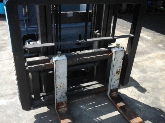 รถยกไฟฟ้านั่งขับ 3 ล้อ forklift  TOYOTA รุ่น 5 ยกสูง 4.0 เมตร งาสไลด์ ยางตันขาว รถนำเข้า