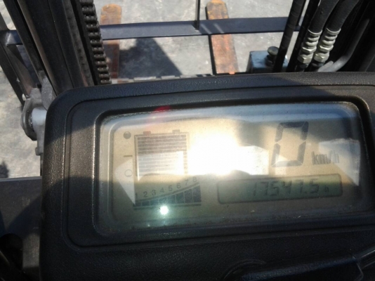 รถยกไฟฟ้านั่งขับ 3 ล้อ forklift  TOYOTA รุ่น 5 ยกสูง 4.0 เมตร งาสไลด์ ยางตันขาว รถนำเข้า