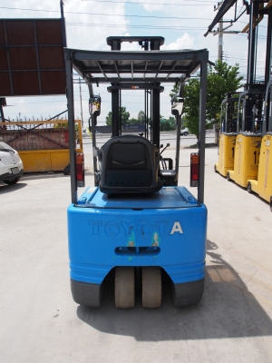 ขายด่วน รถนั่งขับไฟฟ้า 3 ล้อ TOYOTA 5FB15 สนใจติดต่อ 083-062-0223