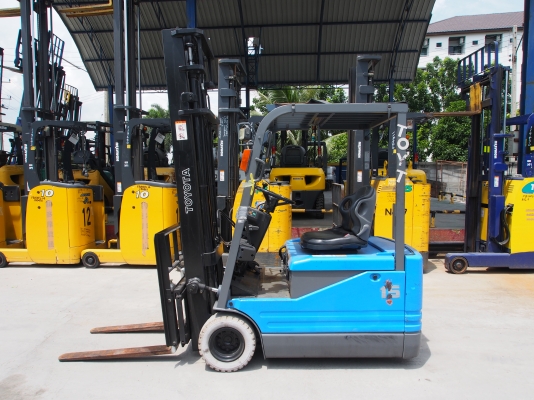 ขายด่วน รถนั่งขับไฟฟ้า 3 ล้อ TOYOTA 5FB15 สนใจติดต่อ 083-062-0223