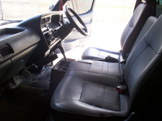 รถตู้โตโยต้า ไฮเอช เครื่อง1JZ LPG สีขาว CD MP3 DVD USB  150000 TEL.0890671028