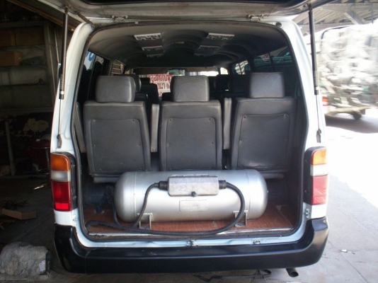 รถตู้โตโยต้า ไฮเอช เครื่อง1JZ LPG สีขาว CD MP3 DVD USB  150000 TEL.0890671028