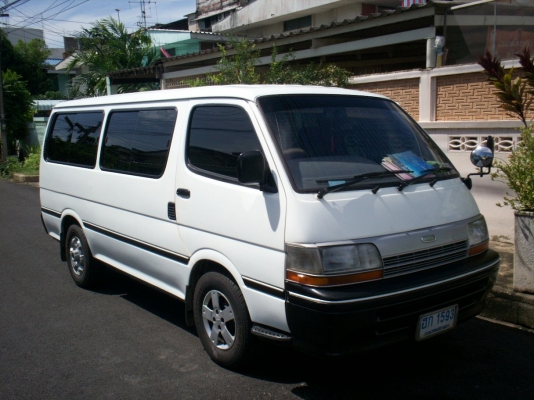 รถตู้โตโยต้า ไฮเอช เครื่อง1JZ LPG สีขาว CD MP3 DVD USB  150000 TEL.0890671028