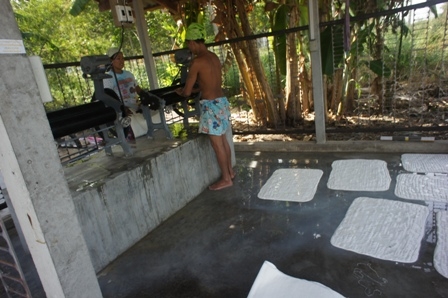 ขายบ้านและที่ดินสวนยางกรีดทำเงินได้แล้ว พร้อมเครื่องมือทำยางแผ่น