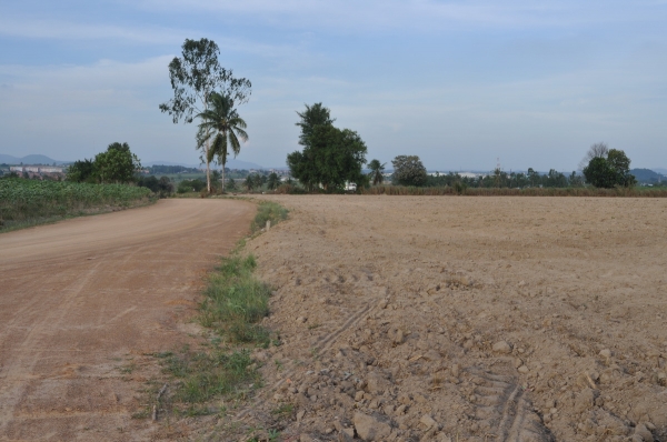 ขายที่ดินบนเนินเขาเห็นวิวตัวเมืองบ่อวินทั้งเมือง เนื้อที่ 36-02-96 ไร่