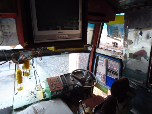 ขายรถบัส 6ล้อ 50ที่นั่ง ราคาถูก