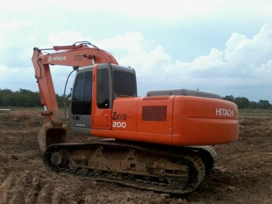 HITACHI ZX 200 รถบอดี้สวยจัดไม่มีช้ำ ใช้งาน 11,200 ชม. เครื่องแน่นแรงดี ภายในห้องเก๋งสะอาดสวย แอร์เย็น ภายนอกบูมอาร์มสวยไม่มีแตกไม่มีดาม เอวแน่นดี ช่วงล่างโซ่และใบแทรกหนาดีประมาณ 70\% พร้อมใช้งานได้เลย เอกสารทะเบียนครบพร้อม ราคาต่อรองได้นะครับ
