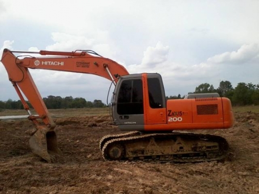 HITACHI ZX 200 รถบอดี้สวยจัดไม่มีช้ำ ใช้งาน 11,200 ชม. เครื่องแน่นแรงดี ภายในห้องเก๋งสะอาดสวย แอร์เย็น ภายนอกบูมอาร์มสวยไม่มีแตกไม่มีดาม เอวแน่นดี ช่วงล่างโซ่และใบแทรกหนาดีประมาณ 70\% พร้อมใช้งานได้เลย เอกสารทะเบียนครบพร้อม ราคาต่อรองได้นะครับ