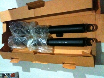 Toyota VIGO โช็คคู่สภาพใหม่ ใส่ vigo ตัวปกติครับ ส่งได้