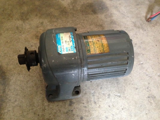 ขายมอเตอร์เกียร์ ขนาดเล็ก 0.1KW. 380 V อัตราทด 1:100 สภาพสวยพร้อมใช้งาน