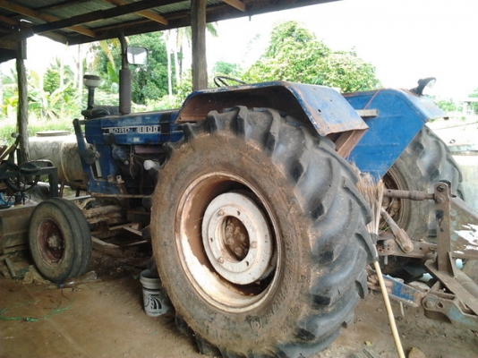 **(เพิ่มรูป)ขายรถไถ1เพลาFORD6600 T3 ตัวเต็ม ปั๊มเหลี่ยม เครื่องดีติดง่าย แรงดี แขนดีมีปะนิดหน่อย พร้อมอุปกร์ 3 ชิ้น ใบดัน ผาน3,ผาน5 CMT สภาพดี ยางดี4เส้น หลังคามีให้แต่ผ้าใบหลังคาขาด PTO ใช้งานได้ปกติ เอกสารเล่มทะเบียน สีพอใช้ เจ้าของซ่อมถึงดูแลดีตลอดครับ