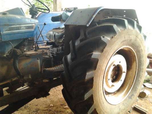 **(เพิ่มรูป)ขายรถไถ1เพลาFORD6600 T3 ตัวเต็ม ปั๊มเหลี่ยม เครื่องดีติดง่าย แรงดี แขนดีมีปะนิดหน่อย พร้อมอุปกร์ 3 ชิ้น ใบดัน ผาน3,ผาน5 CMT สภาพดี ยางดี4เส้น หลังคามีให้แต่ผ้าใบหลังคาขาด PTO ใช้งานได้ปกติ เอกสารเล่มทะเบียน สีพอใช้ เจ้าของซ่อมถึงดูแลดีตลอดครับ