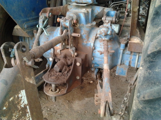 **(เพิ่มรูป)ขายรถไถ1เพลาFORD6600 T3 ตัวเต็ม ปั๊มเหลี่ยม เครื่องดีติดง่าย แรงดี แขนดีมีปะนิดหน่อย พร้อมอุปกร์ 3 ชิ้น ใบดัน ผาน3,ผาน5 CMT สภาพดี ยางดี4เส้น หลังคามีให้แต่ผ้าใบหลังคาขาด PTO ใช้งานได้ปกติ เอกสารเล่มทะเบียน สีพอใช้ เจ้าของซ่อมถึงดูแลดีตลอดครับ