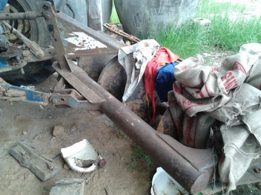 **(เพิ่มรูป)ขายรถไถ1เพลาFORD6600 T3 ตัวเต็ม ปั๊มเหลี่ยม เครื่องดีติดง่าย แรงดี แขนดีมีปะนิดหน่อย พร้อมอุปกร์ 3 ชิ้น ใบดัน ผาน3,ผาน5 CMT สภาพดี ยางดี4เส้น หลังคามีให้แต่ผ้าใบหลังคาขาด PTO ใช้งานได้ปกติ เอกสารเล่มทะเบียน สีพอใช้ เจ้าของซ่อมถึงดูแลดีตลอดครับ