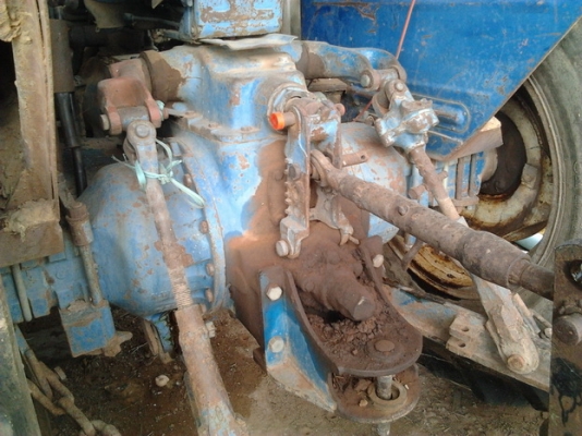 **(เพิ่มรูป)ขายรถไถ1เพลาFORD6600 T3 ตัวเต็ม ปั๊มเหลี่ยม เครื่องดีติดง่าย แรงดี แขนดีมีปะนิดหน่อย พร้อมอุปกร์ 3 ชิ้น ใบดัน ผาน3,ผาน5 CMT สภาพดี ยางดี4เส้น หลังคามีให้แต่ผ้าใบหลังคาขาด PTO ใช้งานได้ปกติ เอกสารเล่มทะเบียน สีพอใช้ เจ้าของซ่อมถึงดูแลดีตลอดครับ