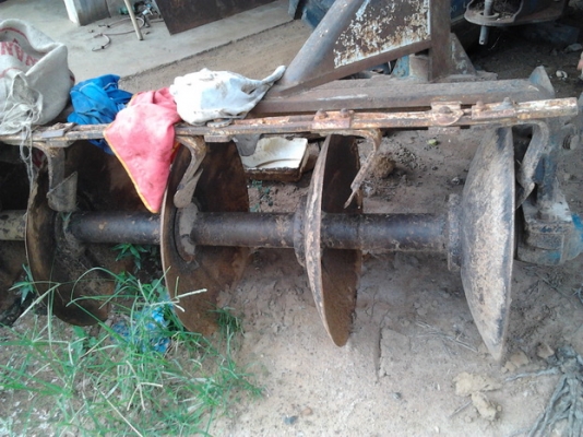 **(เพิ่มรูป)ขายรถไถ1เพลาFORD6600 T3 ตัวเต็ม ปั๊มเหลี่ยม เครื่องดีติดง่าย แรงดี แขนดีมีปะนิดหน่อย พร้อมอุปกร์ 3 ชิ้น ใบดัน ผาน3,ผาน5 CMT สภาพดี ยางดี4เส้น หลังคามีให้แต่ผ้าใบหลังคาขาด PTO ใช้งานได้ปกติ เอกสารเล่มทะเบียน สีพอใช้ เจ้าของซ่อมถึงดูแลดีตลอดครับ