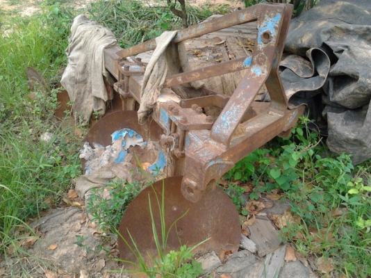 **(เพิ่มรูป)ขายรถไถ1เพลาFORD6600 T3 ตัวเต็ม ปั๊มเหลี่ยม เครื่องดีติดง่าย แรงดี แขนดีมีปะนิดหน่อย พร้อมอุปกร์ 3 ชิ้น ใบดัน ผาน3,ผาน5 CMT สภาพดี ยางดี4เส้น หลังคามีให้แต่ผ้าใบหลังคาขาด PTO ใช้งานได้ปกติ เอกสารเล่มทะเบียน สีพอใช้ เจ้าของซ่อมถึงดูแลดีตลอดครับ