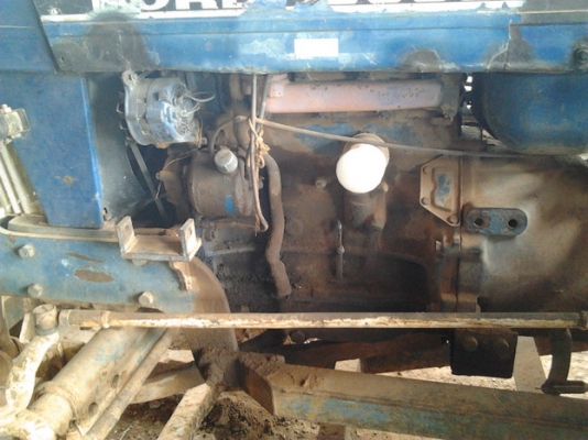 **(เพิ่มรูป)ขายรถไถ1เพลาFORD6600 T3 ตัวเต็ม ปั๊มเหลี่ยม เครื่องดีติดง่าย แรงดี แขนดีมีปะนิดหน่อย พร้อมอุปกร์ 3 ชิ้น ใบดัน ผาน3,ผาน5 CMT สภาพดี ยางดี4เส้น หลังคามีให้แต่ผ้าใบหลังคาขาด PTO ใช้งานได้ปกติ เอกสารเล่มทะเบียน สีพอใช้ เจ้าของซ่อมถึงดูแลดีตลอดครับ