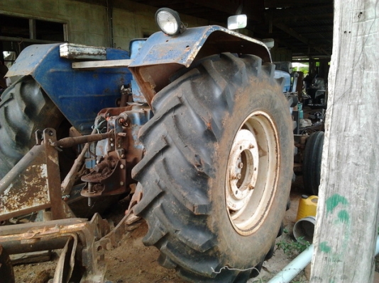 **(เพิ่มรูป)ขายรถไถ1เพลาFORD6600 T3 ตัวเต็ม ปั๊มเหลี่ยม เครื่องดีติดง่าย แรงดี แขนดีมีปะนิดหน่อย พร้อมอุปกร์ 3 ชิ้น ใบดัน ผาน3,ผาน5 CMT สภาพดี ยางดี4เส้น หลังคามีให้แต่ผ้าใบหลังคาขาด PTO ใช้งานได้ปกติ เอกสารเล่มทะเบียน สีพอใช้ เจ้าของซ่อมถึงดูแลดีตลอดครับ