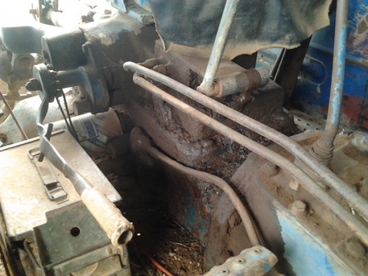 **(เพิ่มรูป)ขายรถไถ1เพลาFORD6600 T3 ตัวเต็ม ปั๊มเหลี่ยม เครื่องดีติดง่าย แรงดี แขนดีมีปะนิดหน่อย พร้อมอุปกร์ 3 ชิ้น ใบดัน ผาน3,ผาน5 CMT สภาพดี ยางดี4เส้น หลังคามีให้แต่ผ้าใบหลังคาขาด PTO ใช้งานได้ปกติ เอกสารเล่มทะเบียน สีพอใช้ เจ้าของซ่อมถึงดูแลดีตลอดครับ