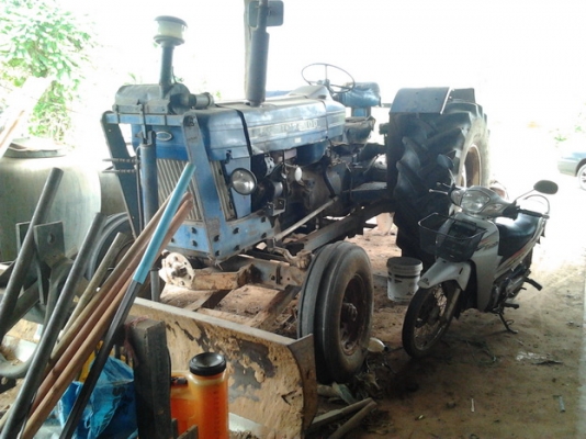 **(เพิ่มรูป)ขายรถไถ1เพลาFORD6600 T3 ตัวเต็ม ปั๊มเหลี่ยม เครื่องดีติดง่าย แรงดี แขนดีมีปะนิดหน่อย พร้อมอุปกร์ 3 ชิ้น ใบดัน ผาน3,ผาน5 CMT สภาพดี ยางดี4เส้น หลังคามีให้แต่ผ้าใบหลังคาขาด PTO ใช้งานได้ปกติ เอกสารเล่มทะเบียน สีพอใช้ เจ้าของซ่อมถึงดูแลดีตลอดครับ
