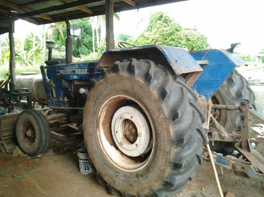 **(เพิ่มรูป)ขายรถไถ1เพลาFORD6600 T3 ตัวเต็ม ปั๊มเหลี่ยม เครื่องดีติดง่าย แรงดี แขนดีมีปะนิดหน่อย พร้อมอุปกร์ 3 ชิ้น ใบดัน ผาน3,ผาน5 CMT สภาพดี ยางดี4เส้น หลังคามีให้แต่ผ้าใบหลังคาขาด PTO ใช้งานได้ปกติ เอกสารเล่มทะเบียน สีพอใช้ เจ้าของซ่อมถึงดูแลดีตลอดครับ