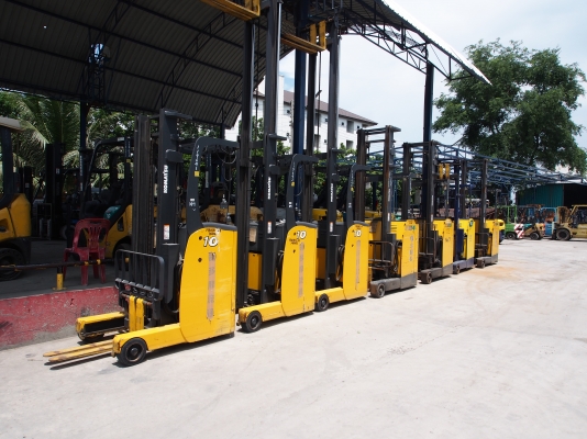 รถไฟฟ้ายืนขับ ขนาด 1-1.5ตัน สนใจติดต่อ083-062-0223