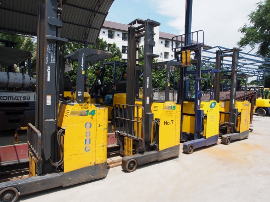 รถไฟฟ้ายืนขับ ขนาด 1-1.5ตัน สนใจติดต่อ083-062-0223 รถไฟฟ้ายืนขับ ขนาด 1-1.5ตัน สนใจติดต่อ083-062-0223